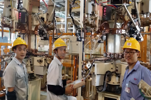 公司售后服務部人員國慶期間加班加點突擊重點項目 公司售后服務部人員國慶期間加班加點突擊重點項目